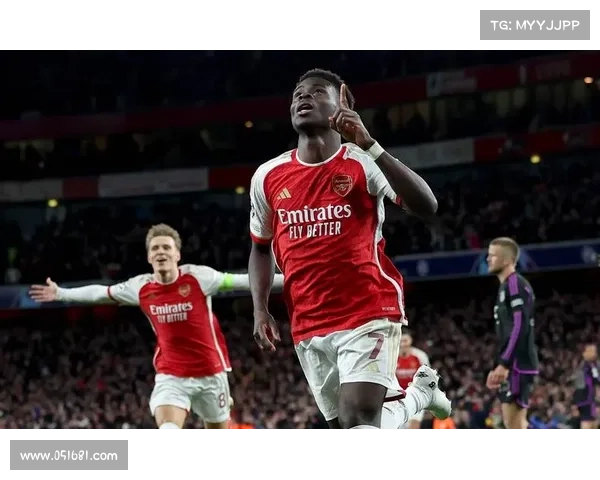 越南 “跑神” 5 公里追阿森纳大巴：疯狂热情点燃东南亚足球记忆